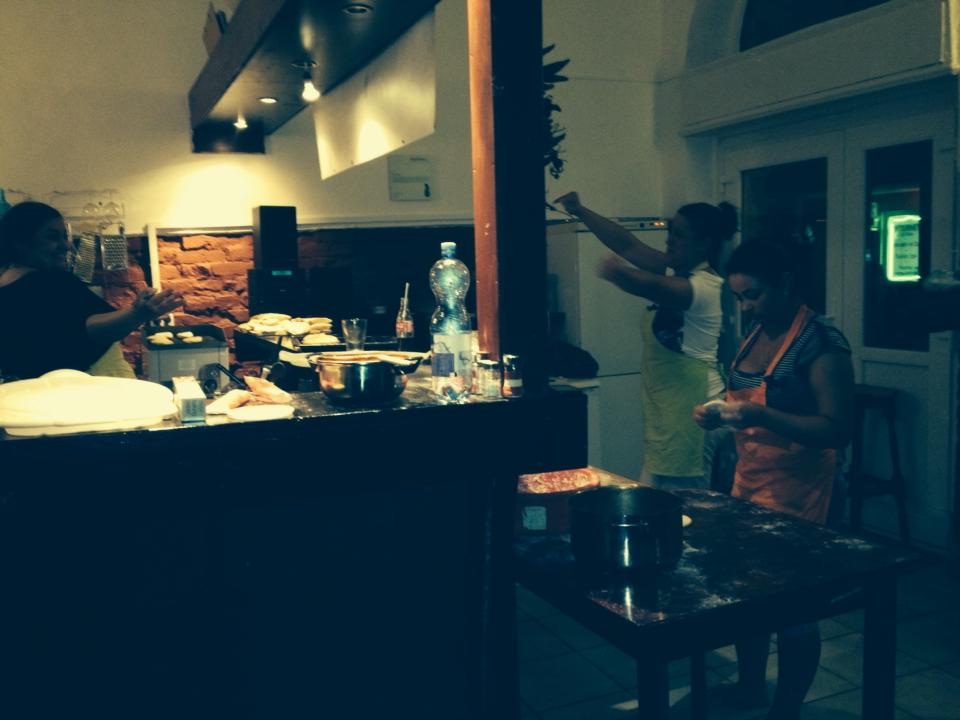 Így készülnek (via Romani Platni Facebook)